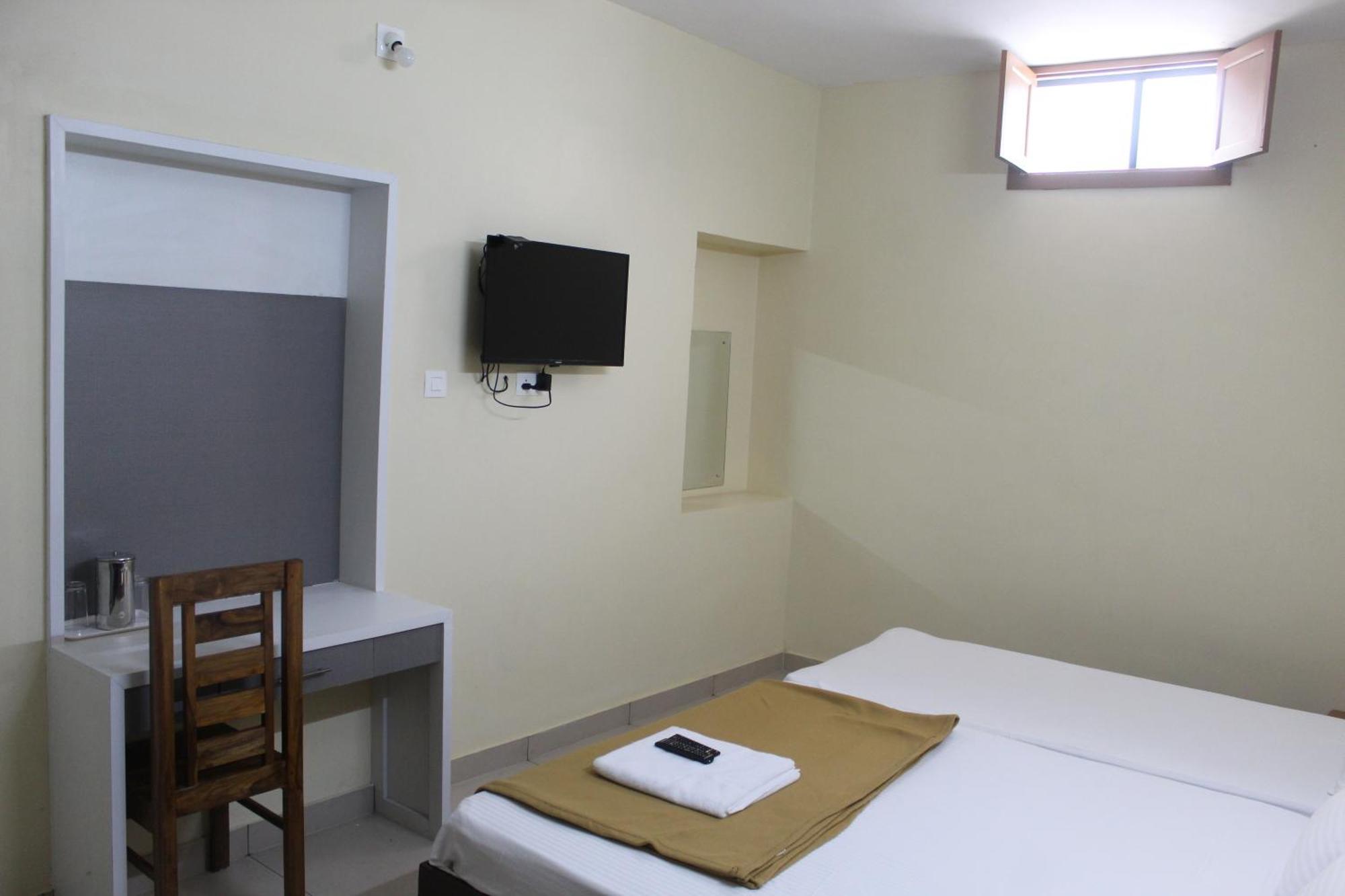 Anna Hotel Thiruvananthapuram Exterior photo
